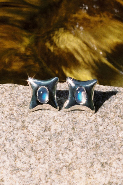 Templo Stud Earrings