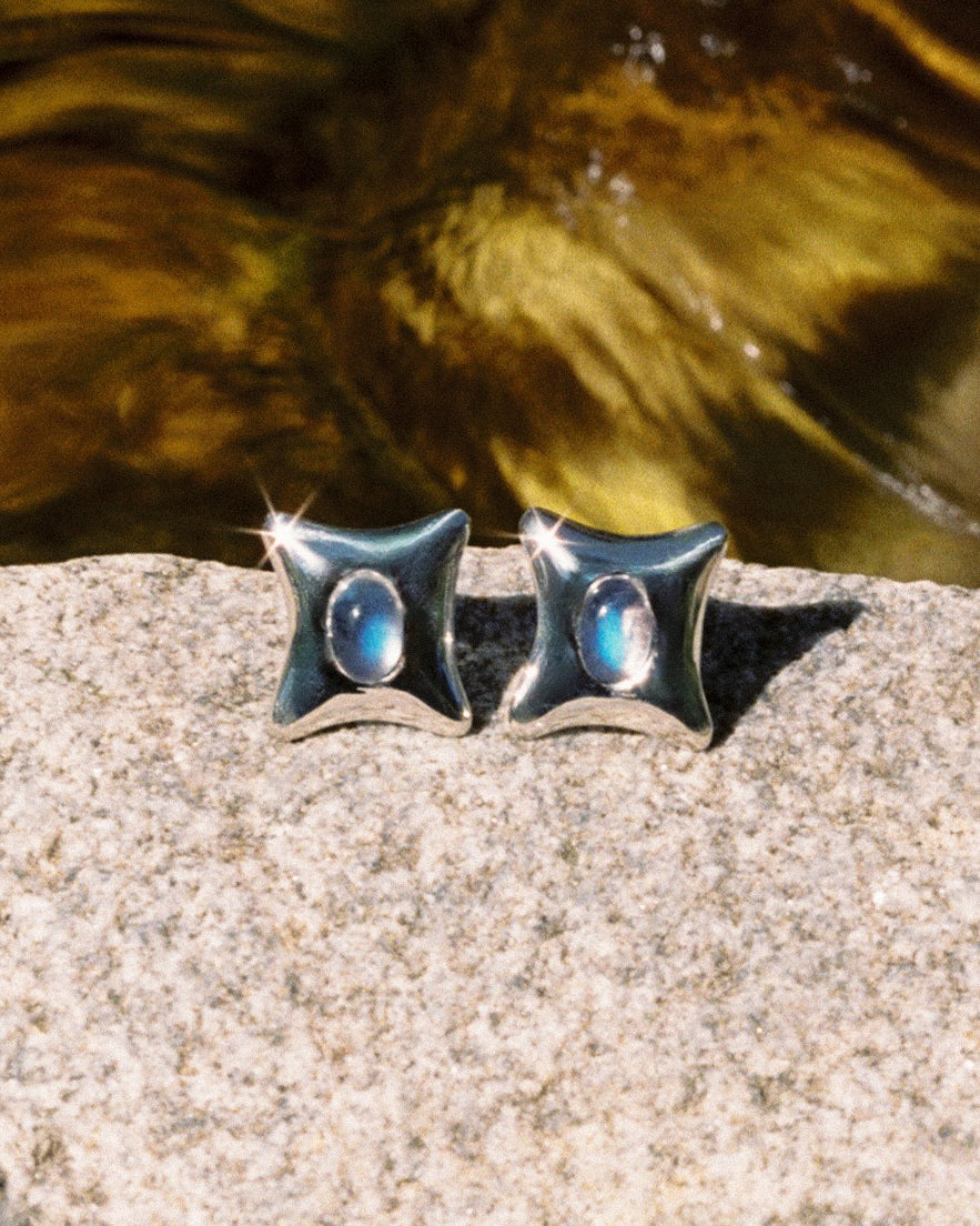 Templo Stud Earrings